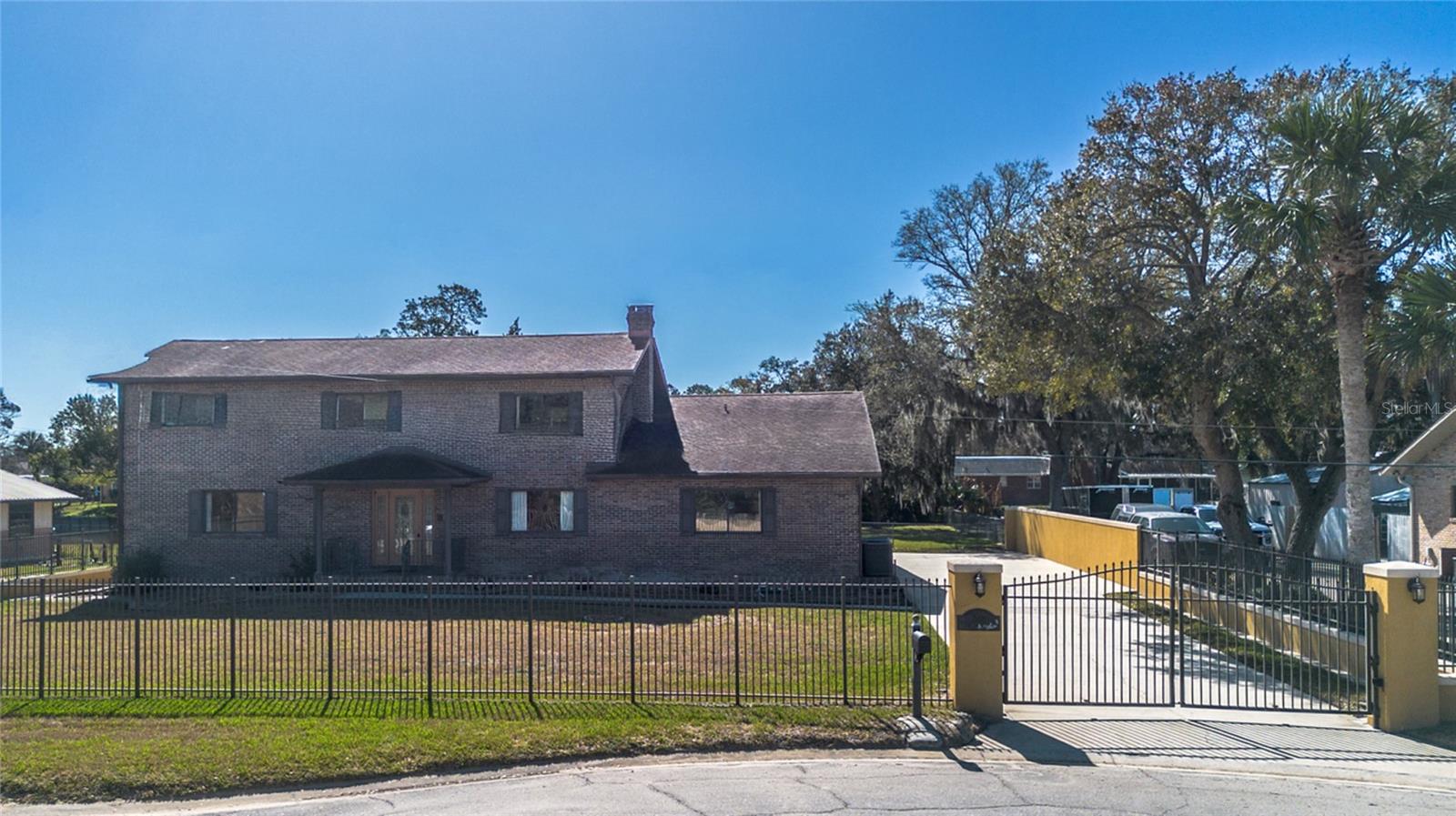330 SANCHEZ AVE