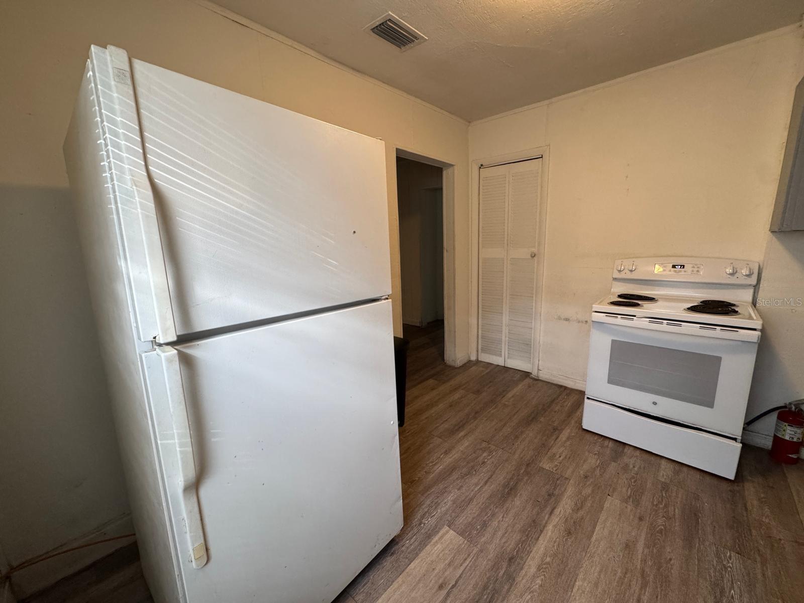 930 18th St #a Property Photo 7