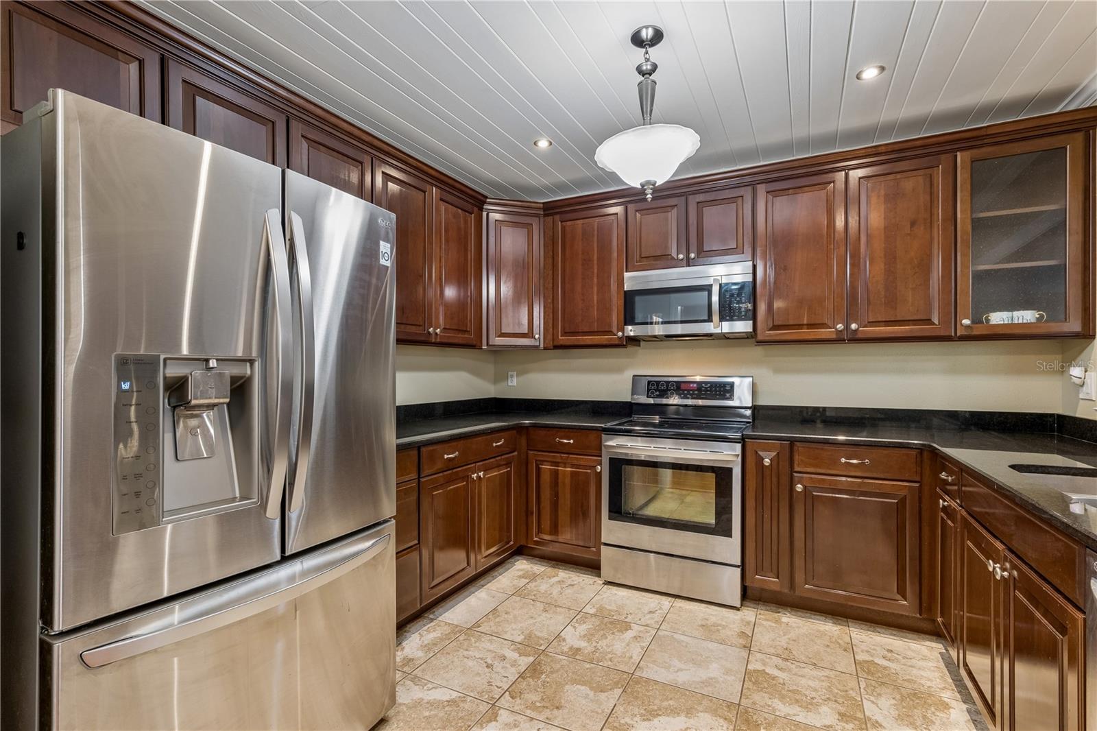 37 E Vanderbilt St Property Photo 9