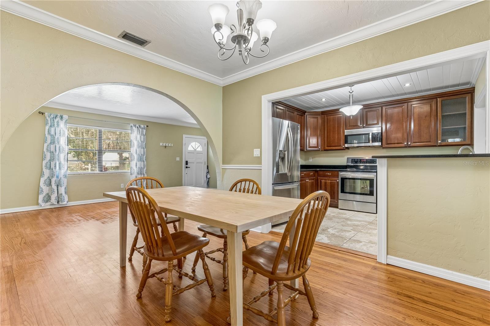 37 E Vanderbilt St Property Photo 10