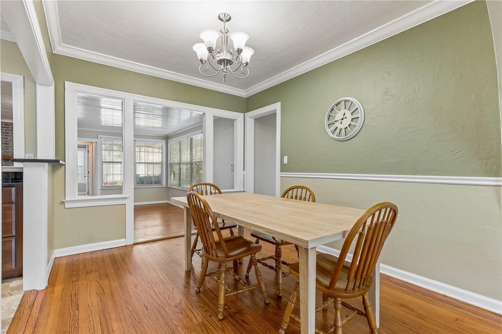 37 E Vanderbilt St Property Photo 11