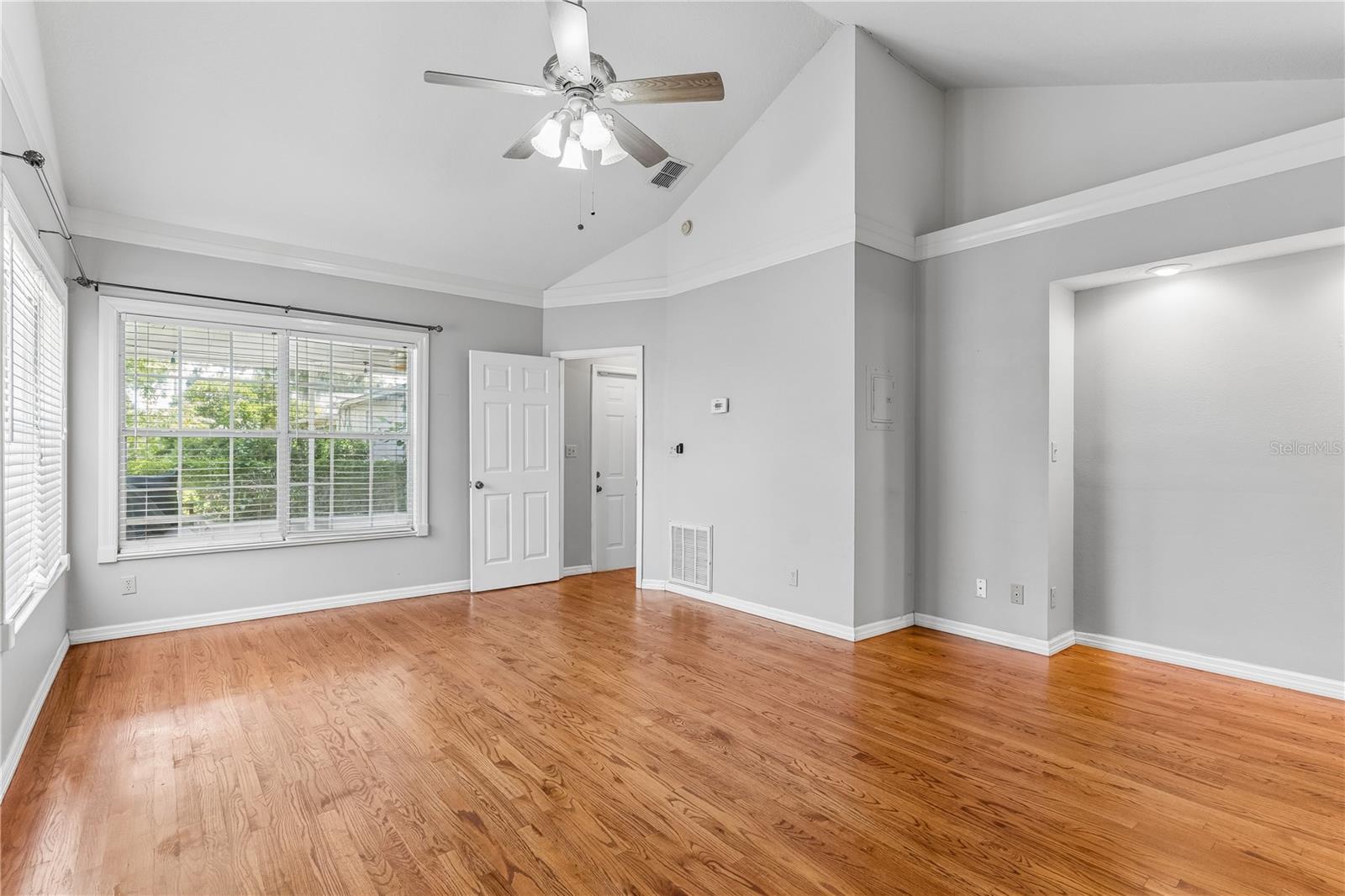 37 E Vanderbilt St Property Photo 14