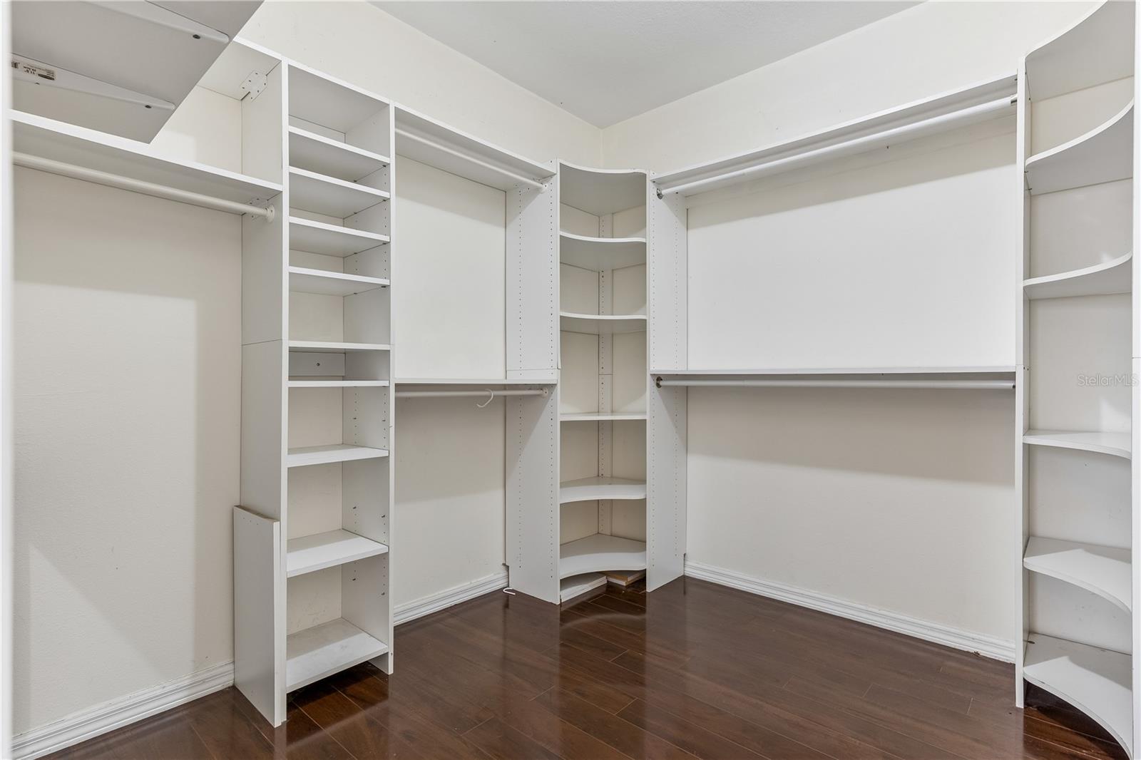37 E Vanderbilt St Property Photo 15