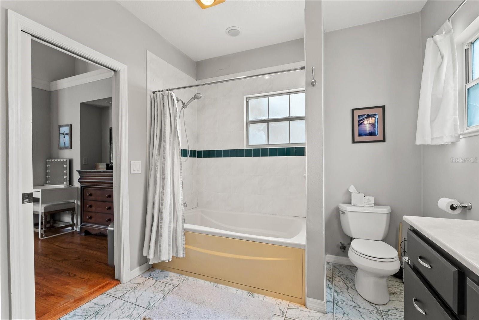 37 E Vanderbilt St Property Photo 17