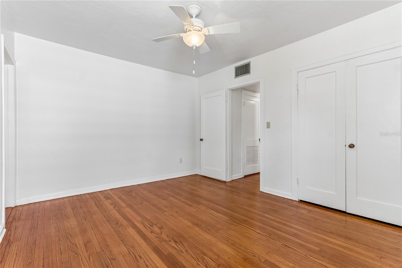 37 E Vanderbilt St Property Photo 19