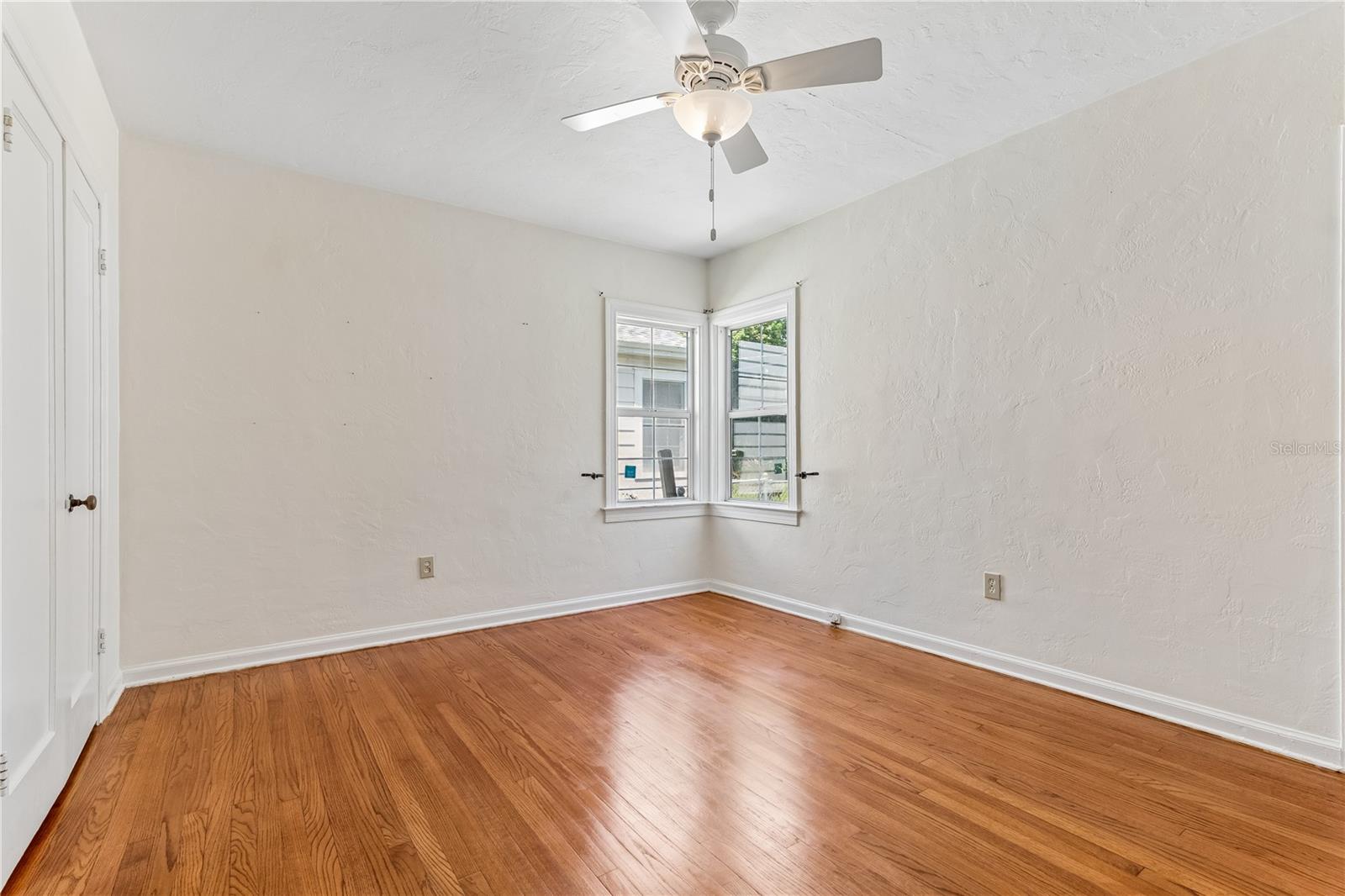 37 E Vanderbilt St Property Photo 22