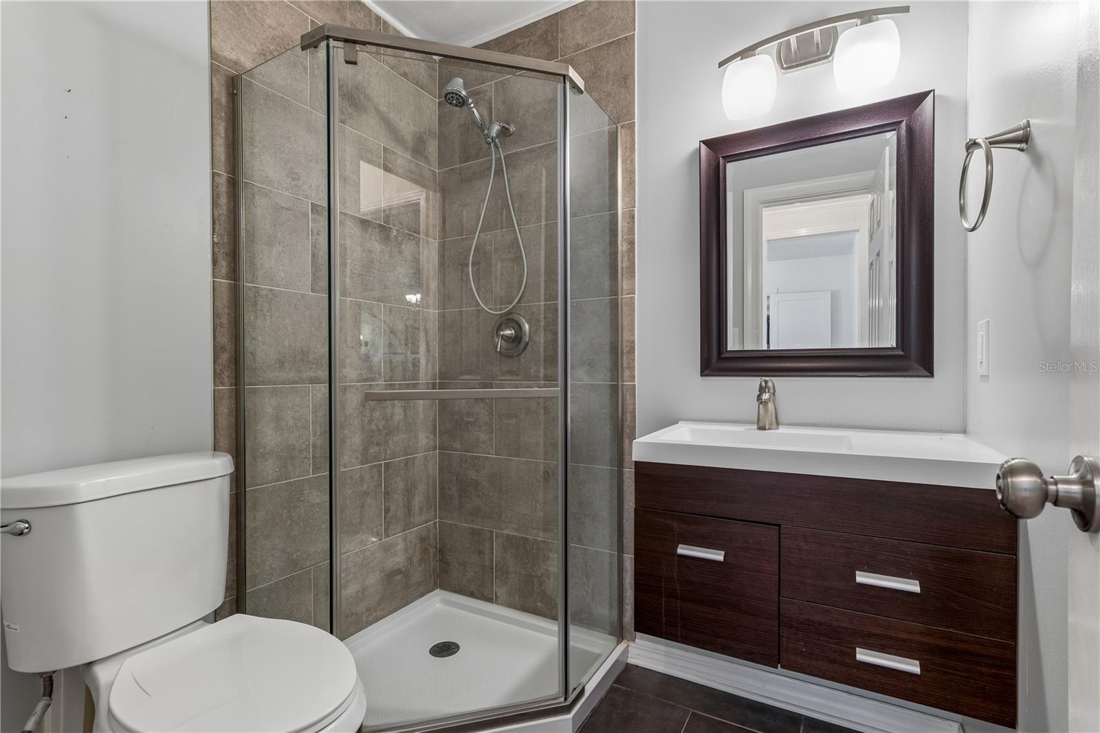 37 E Vanderbilt St Property Photo 23