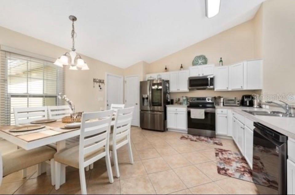 538 Lakeview Ct Property Photo 4
