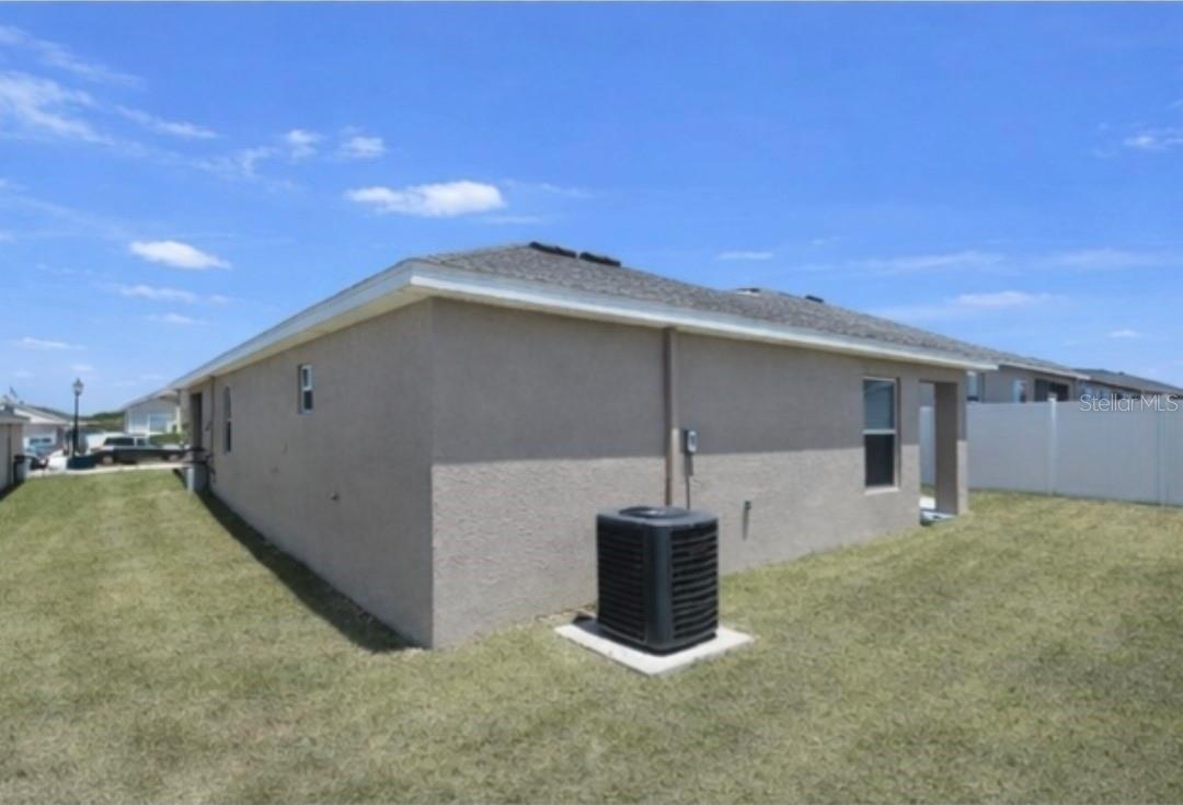 1540 Fleur Dr Property Photo 3