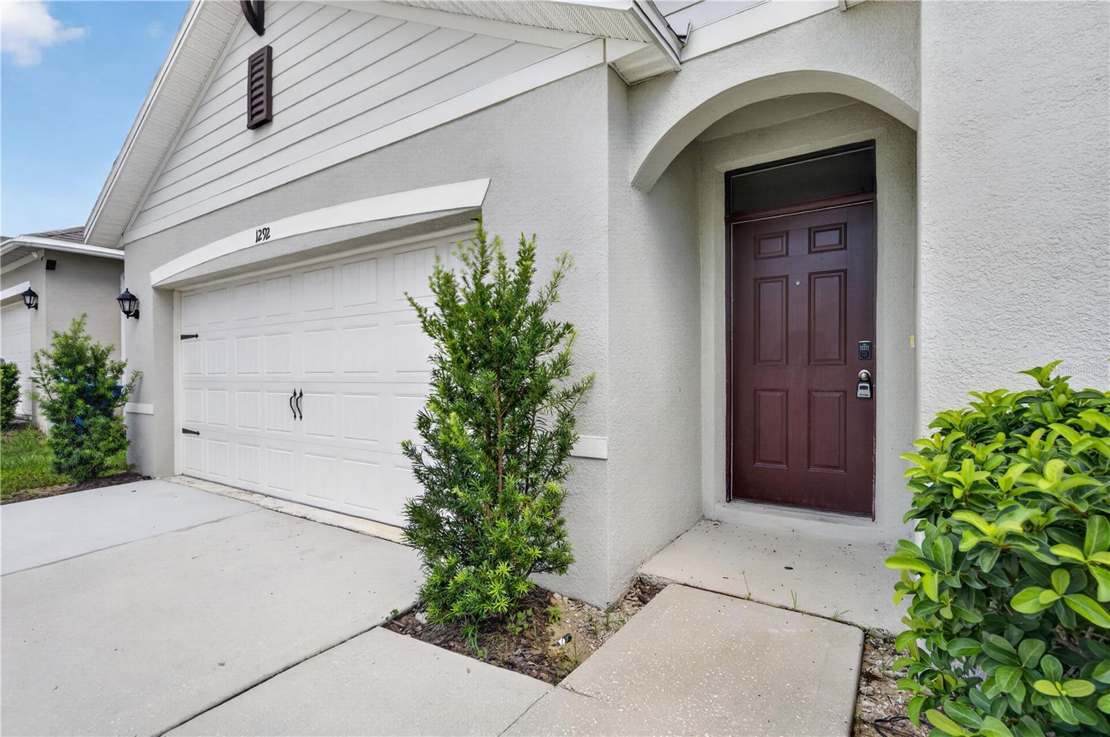 1292 Sugarwood St Property Photo 4
