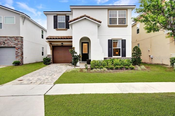 1919 Tropical Palms Cir Property Photo