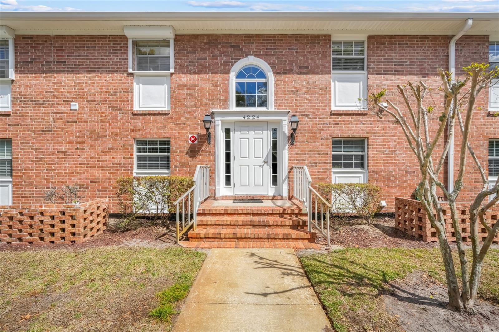 4224 LAKE UNDERHILL RD #8B8 Property Photo 1