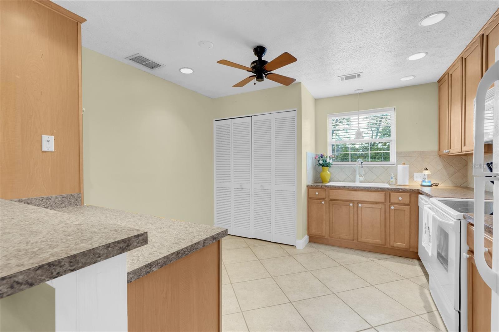 4224 Lake Underhill Rd #8b8 Property Photo 16