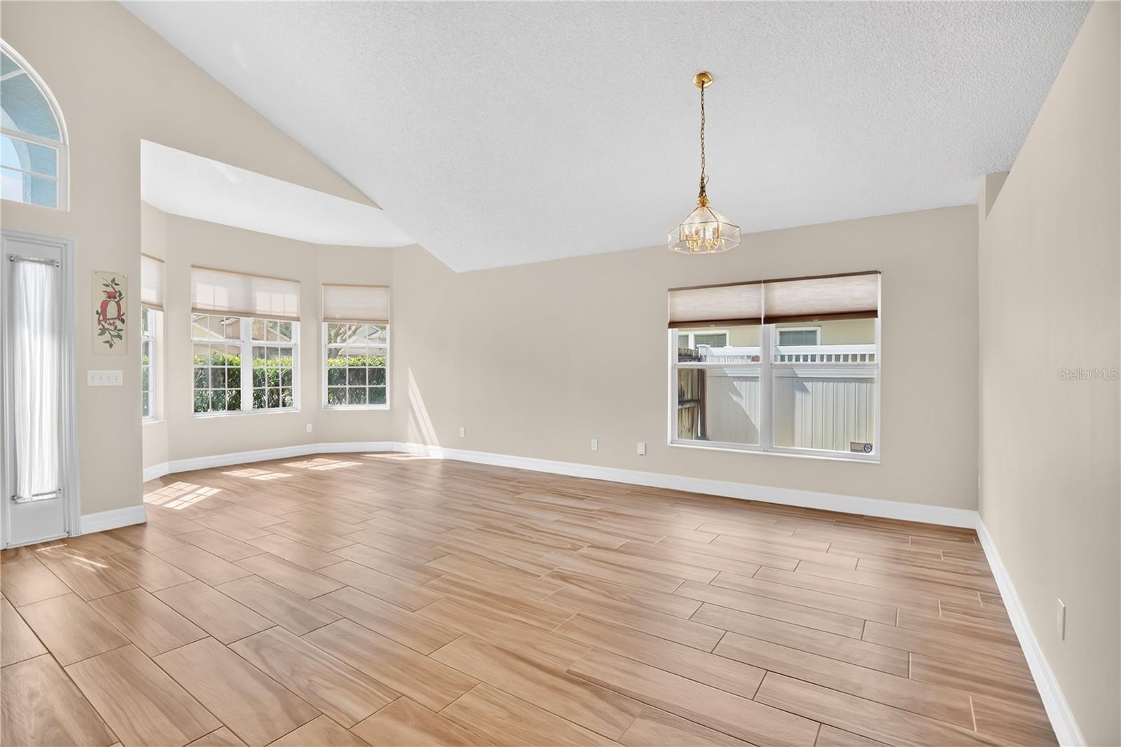 13538 Fordwell Dr Property Photo 6