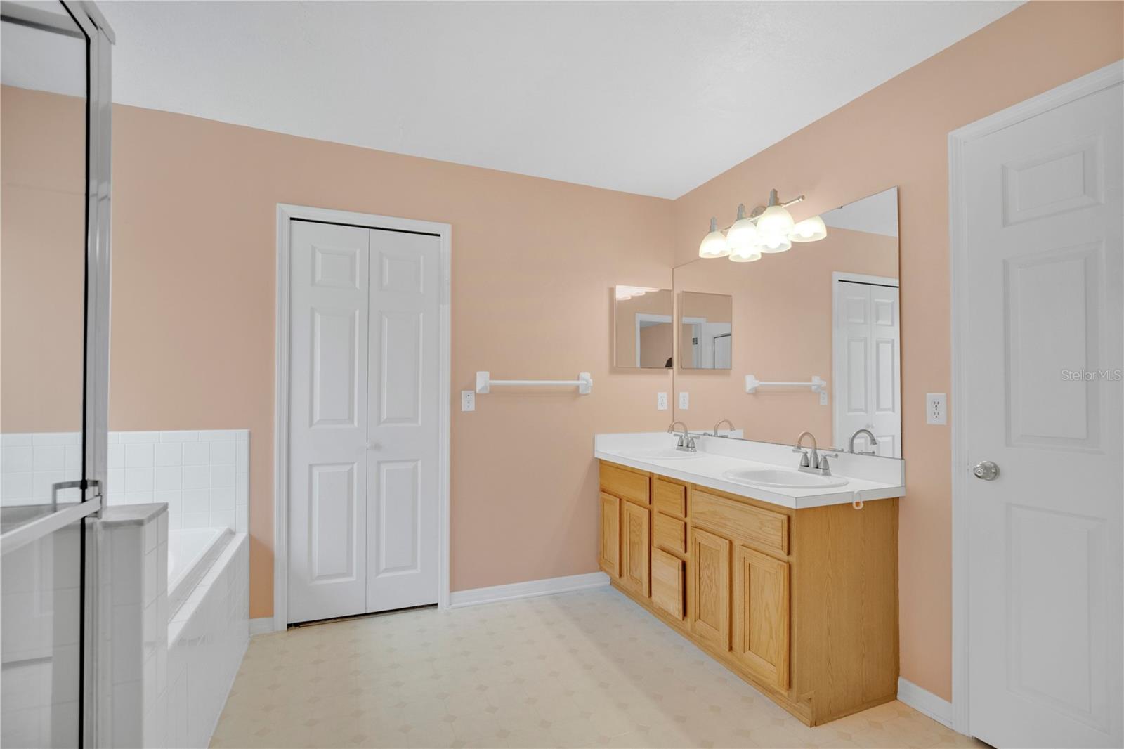 13538 Fordwell Dr Property Photo 17