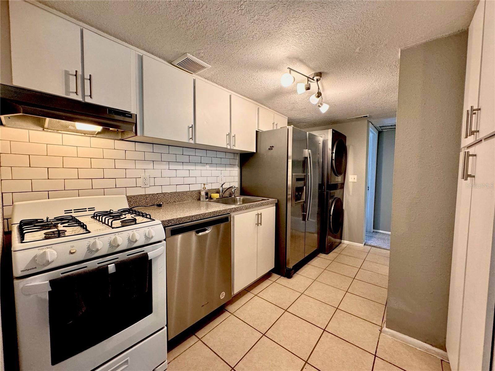 120 Blue Point Way #320 Property Photo 5