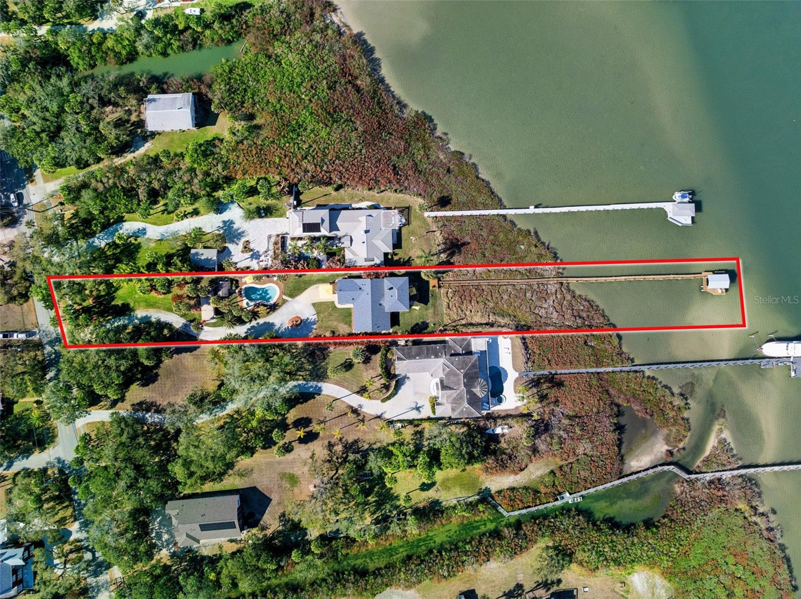 1703 S Riverside Dr Property Photo 9
