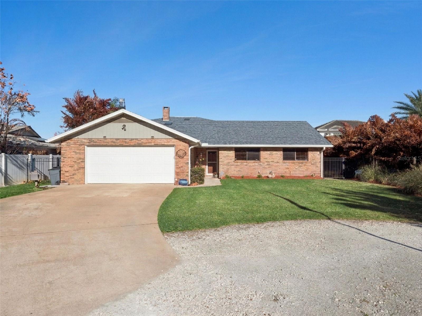 1703 S Riverside Dr Property Photo 15