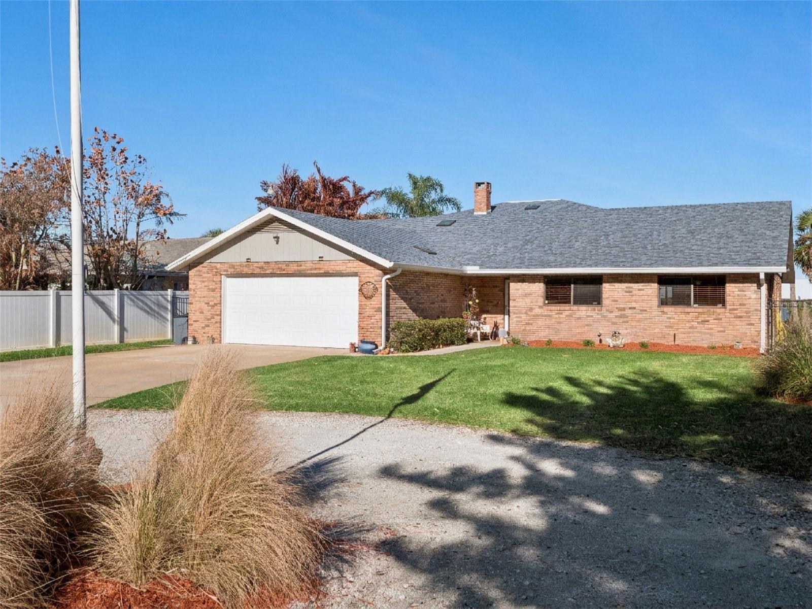 1703 S Riverside Dr Property Photo 16