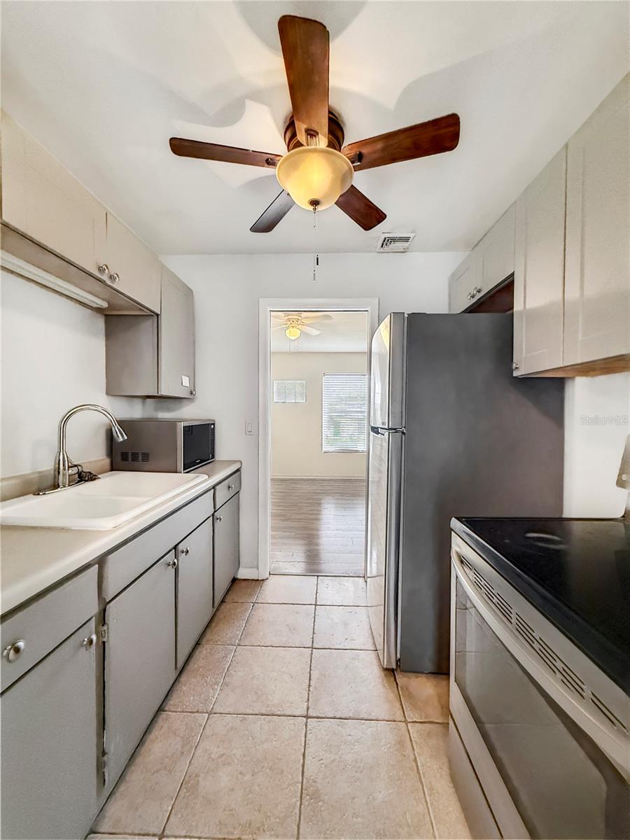 889 W Village Dr Property Photo 8