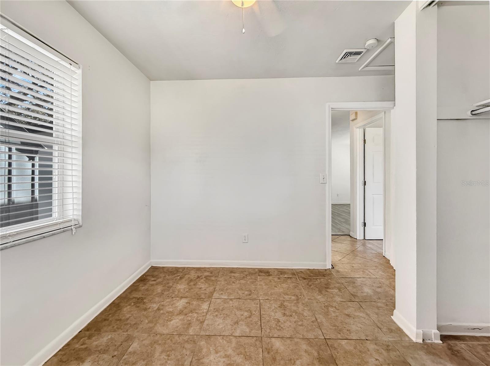 889 W Village Dr Property Photo 18