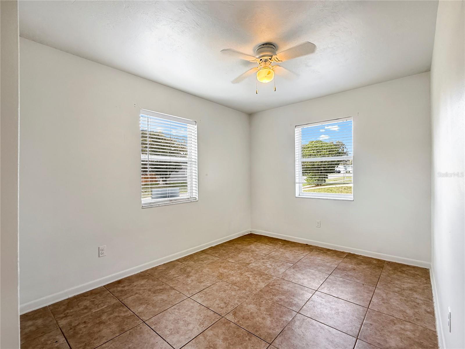 889 W Village Dr Property Photo 19