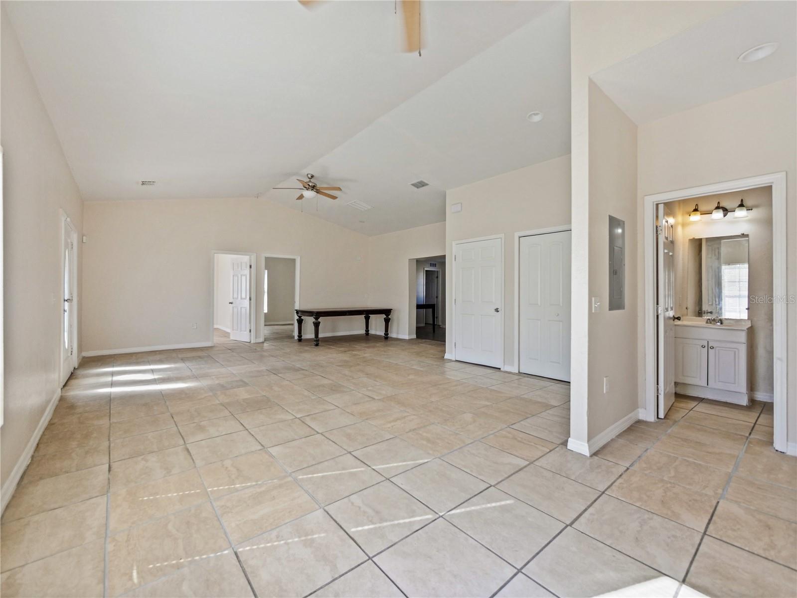 4901 Balboa Dr Property Photo 5