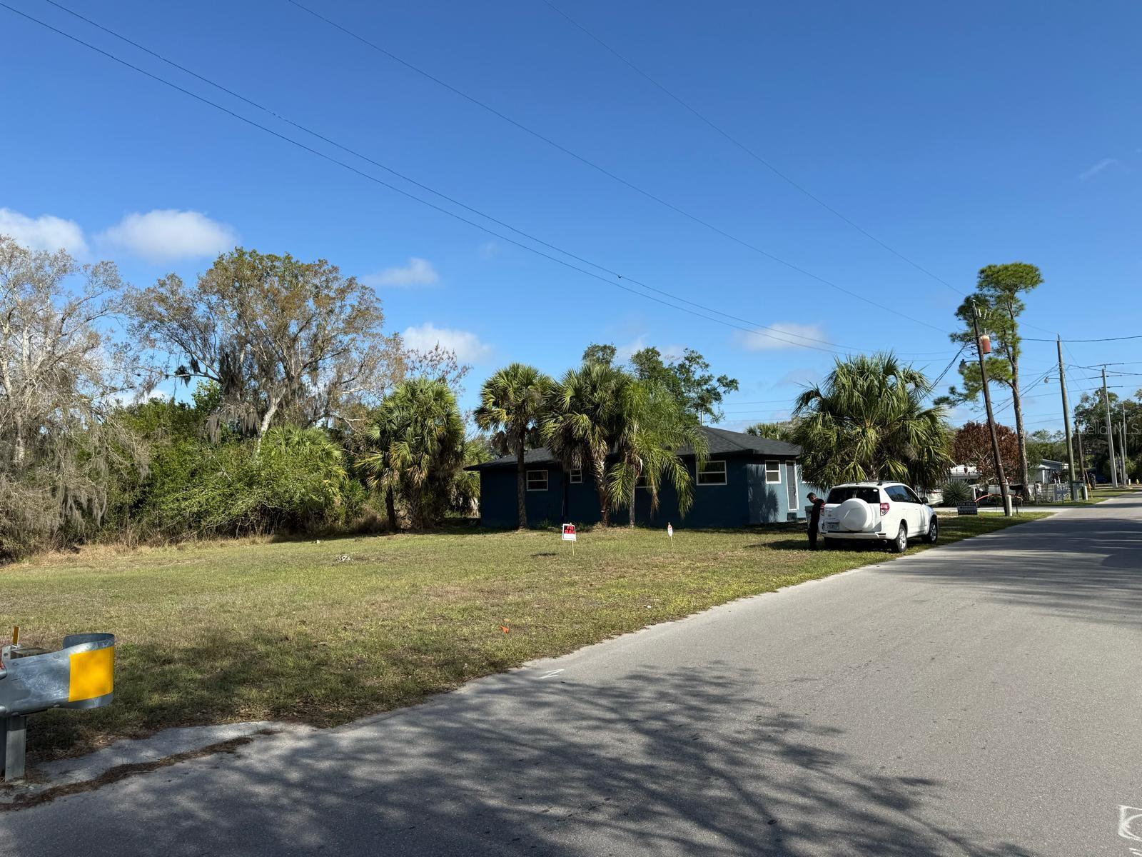 SINGLETON AVE Property Photo 1