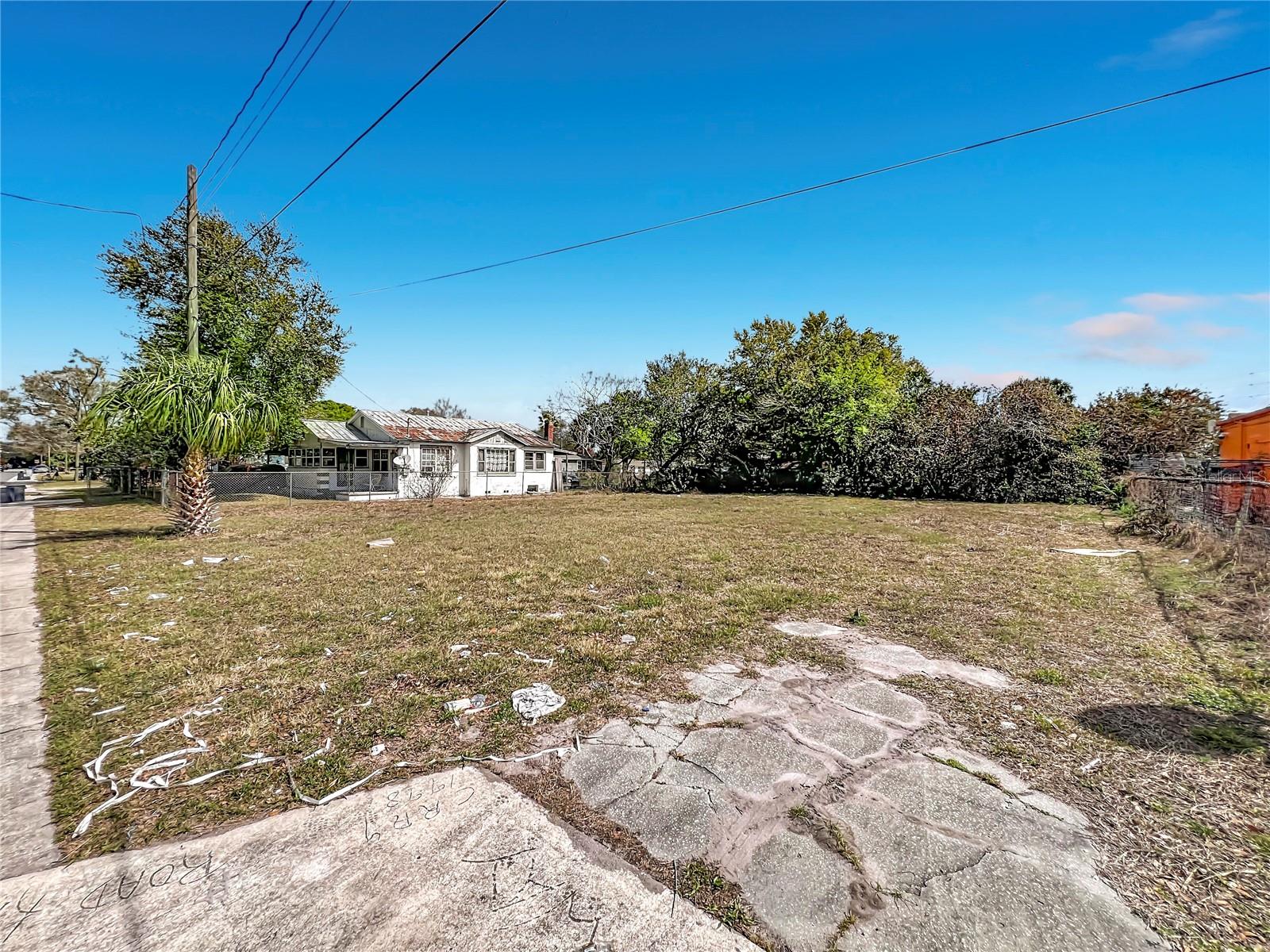 2471 Greenway St Property Photo 4