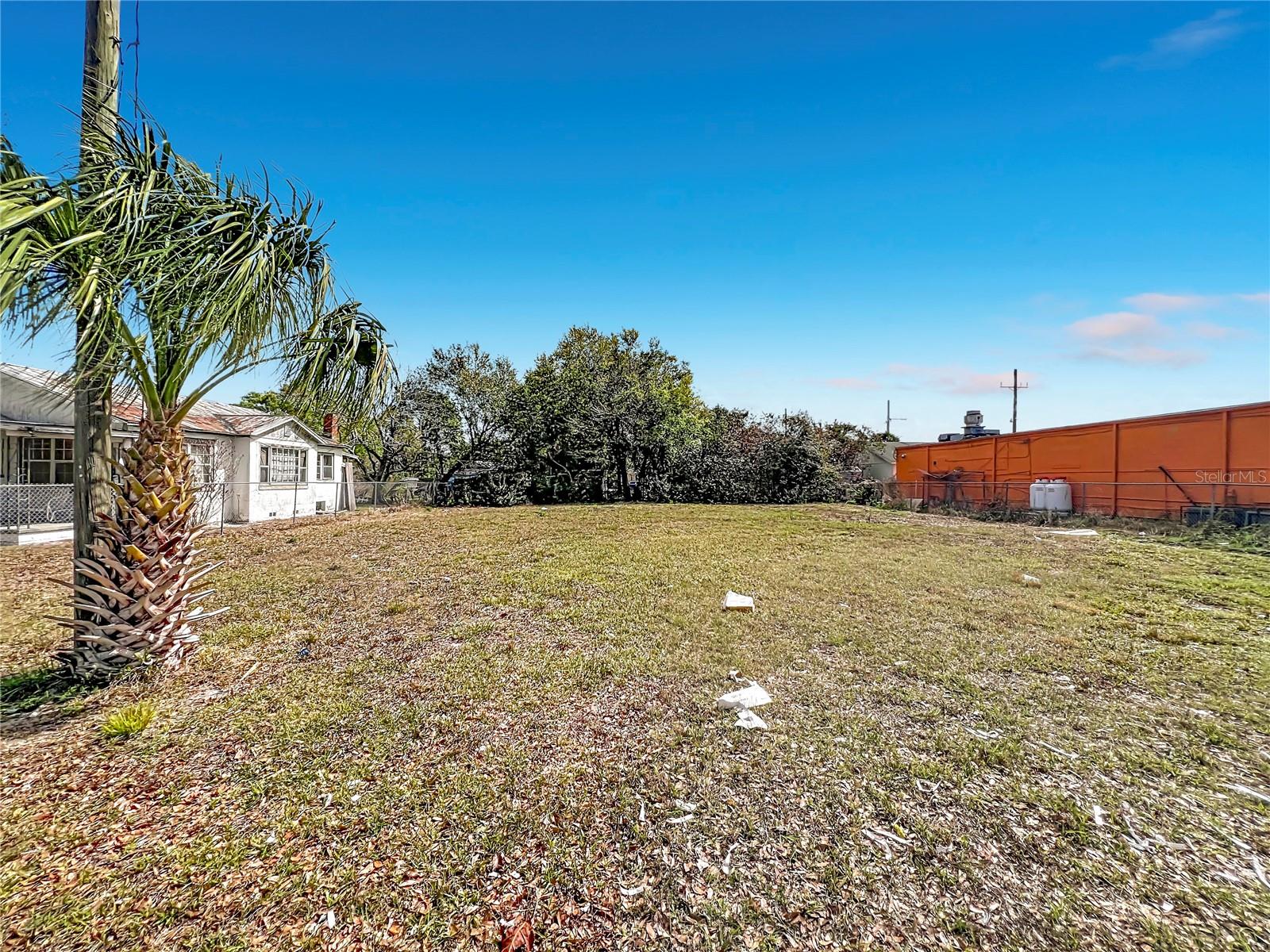 2471 Greenway St Property Photo 5