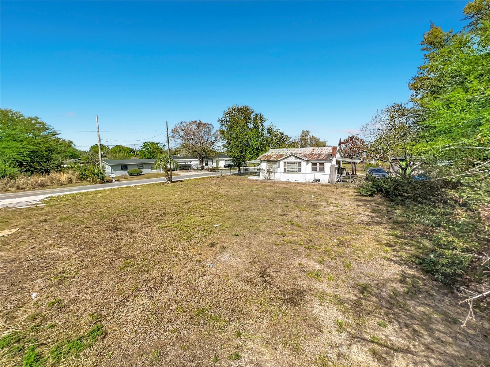 2471 Greenway St Property Photo 9