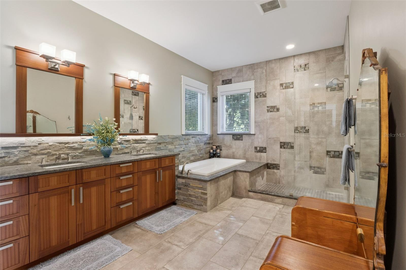 15503 Trotting Horse Ln Property Photo 14