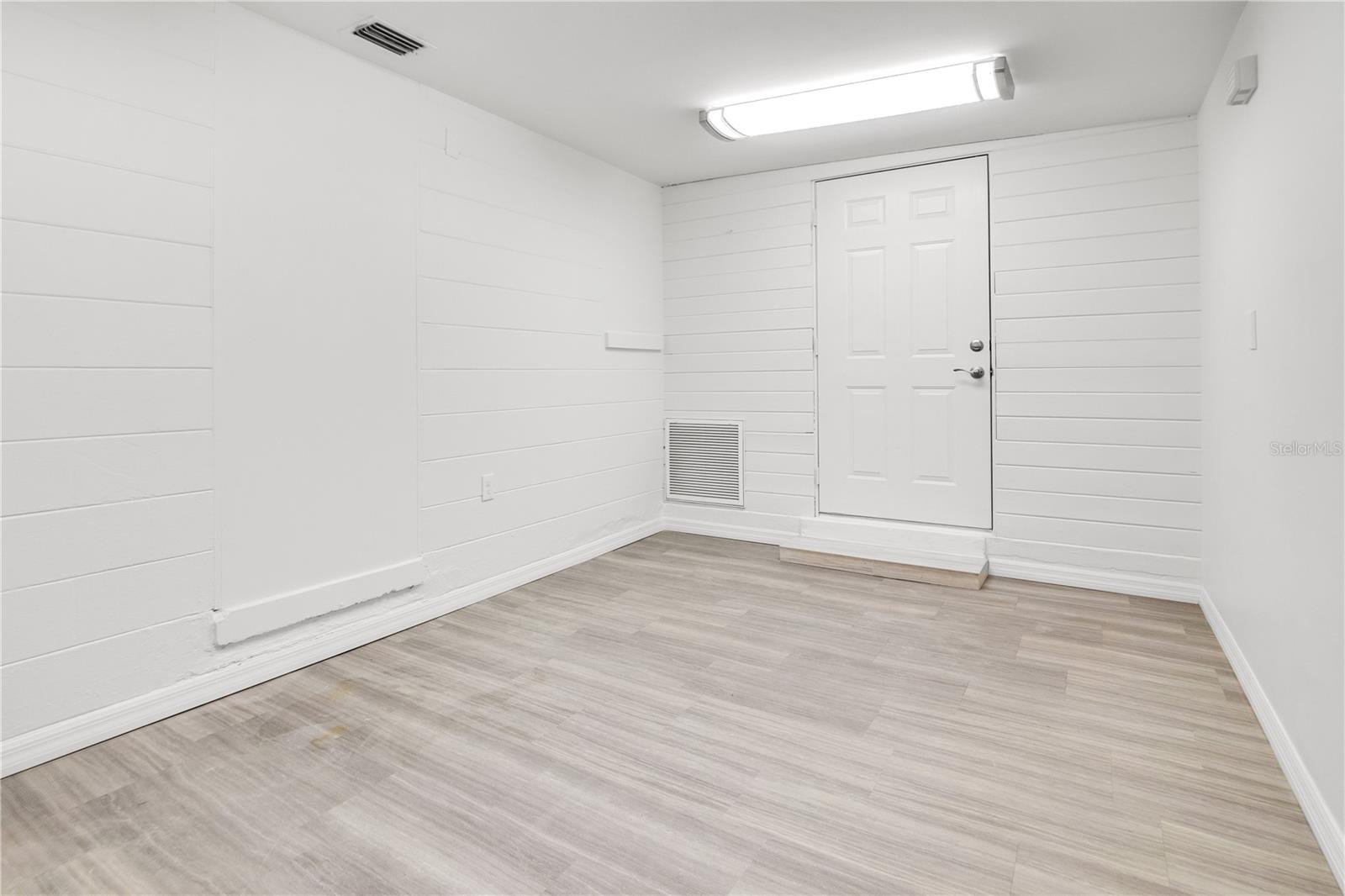 4749 Hargrave St Property Photo 19