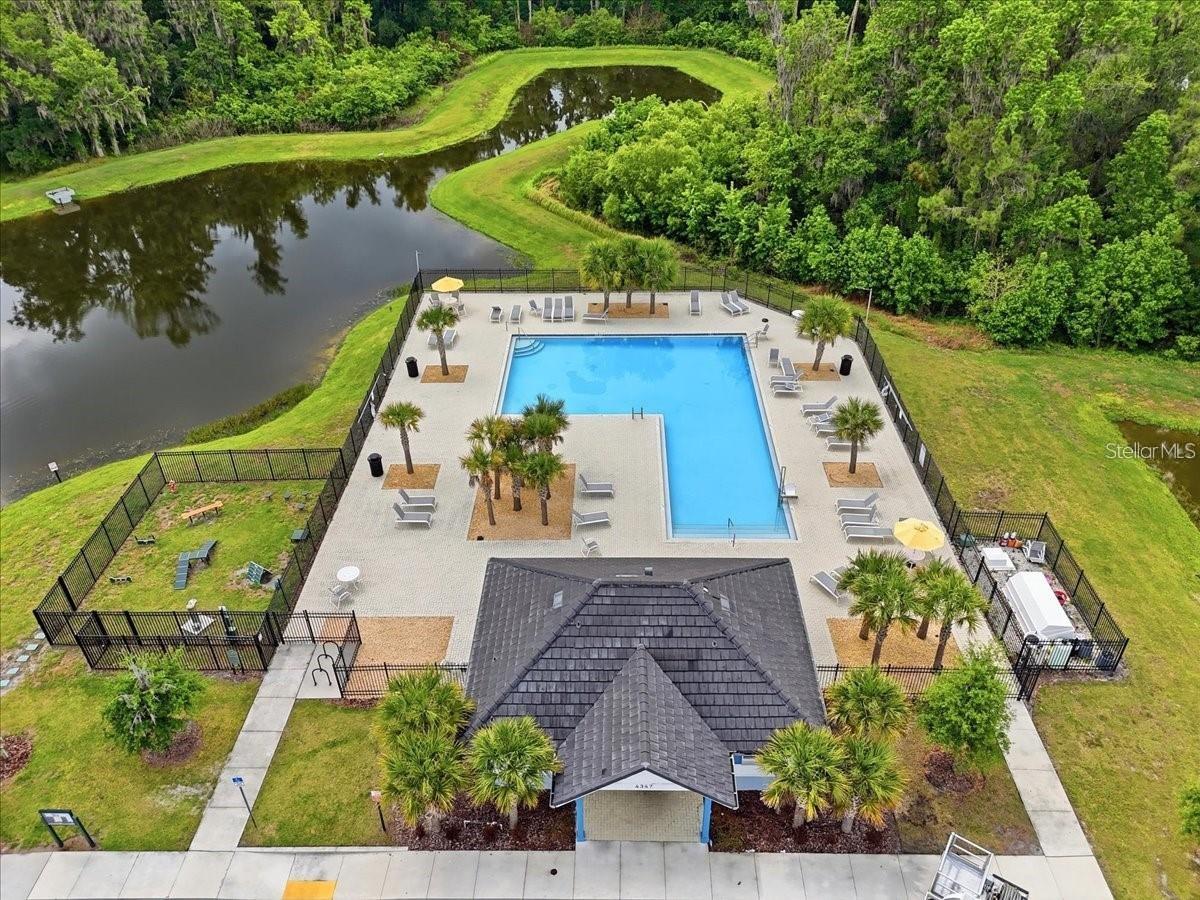 1814 Red Loop Property Photo 4