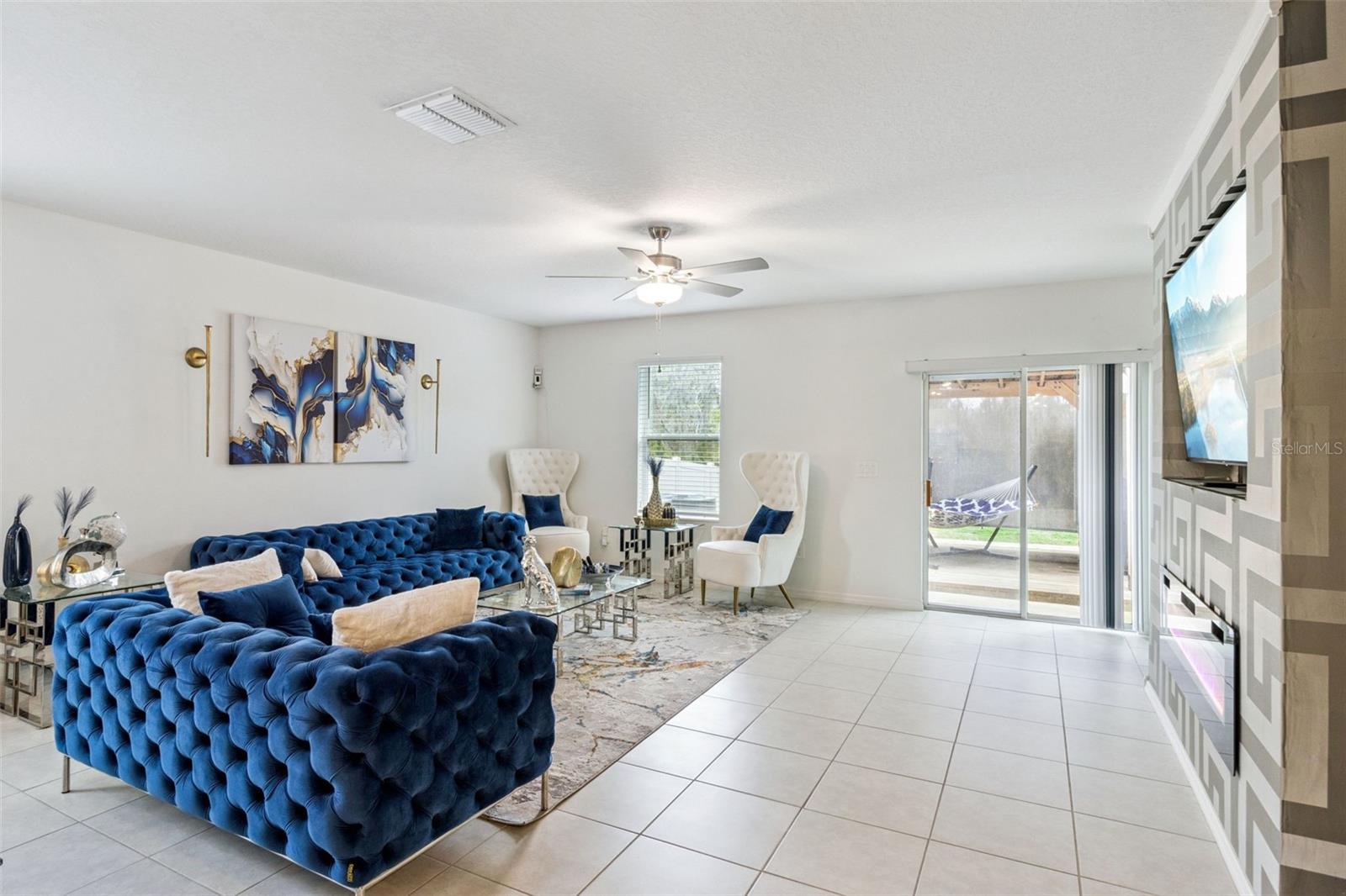 1814 Red Loop Property Photo 11