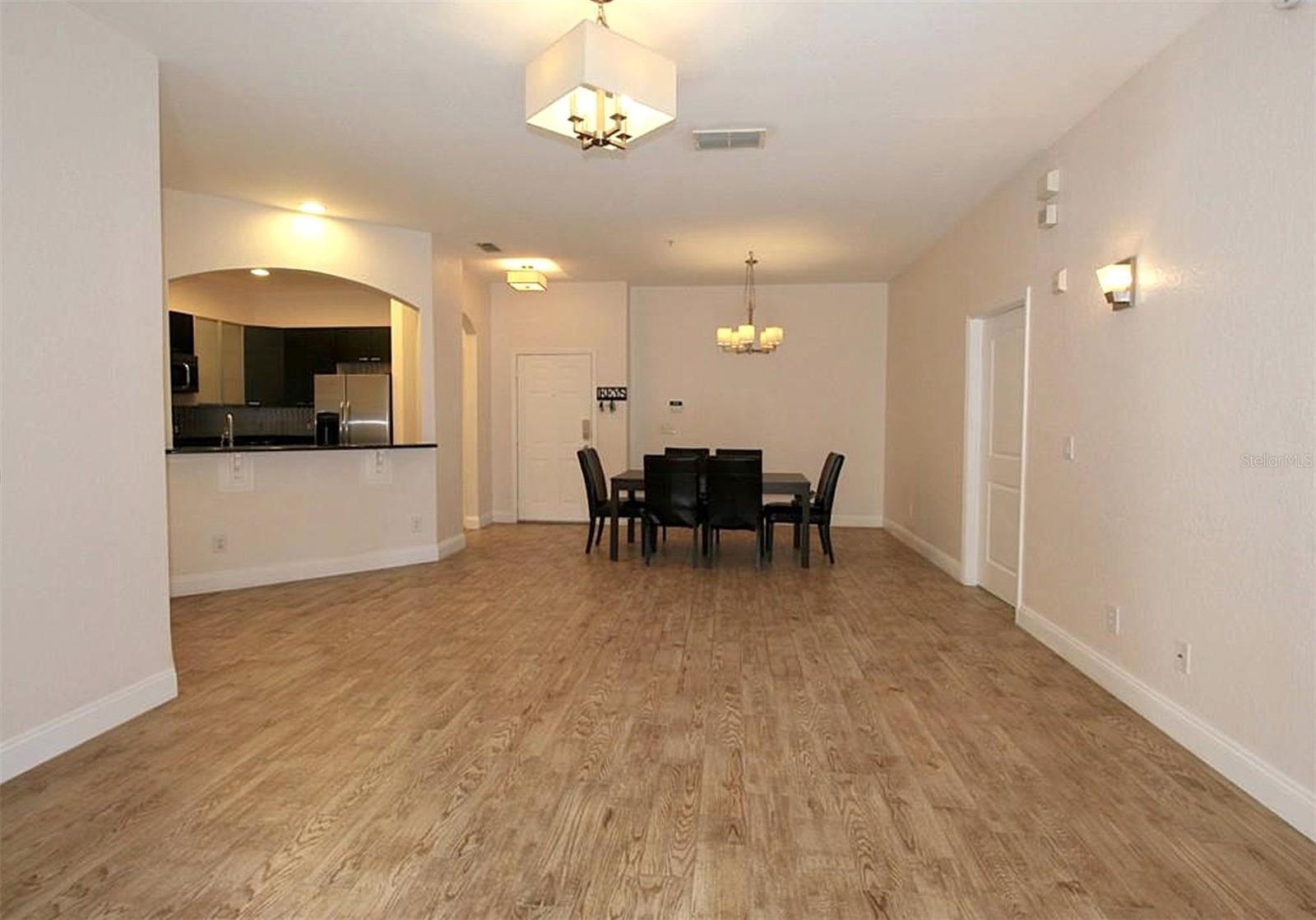 3001 Laurel Park Ln #105 Property Photo 6