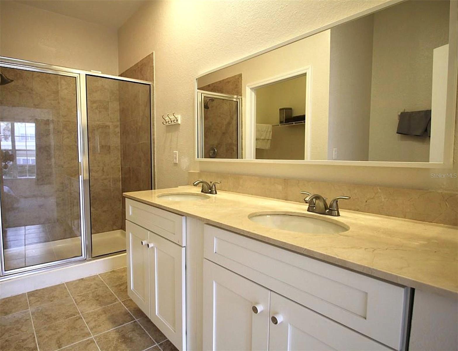 3001 Laurel Park Ln #105 Property Photo 12