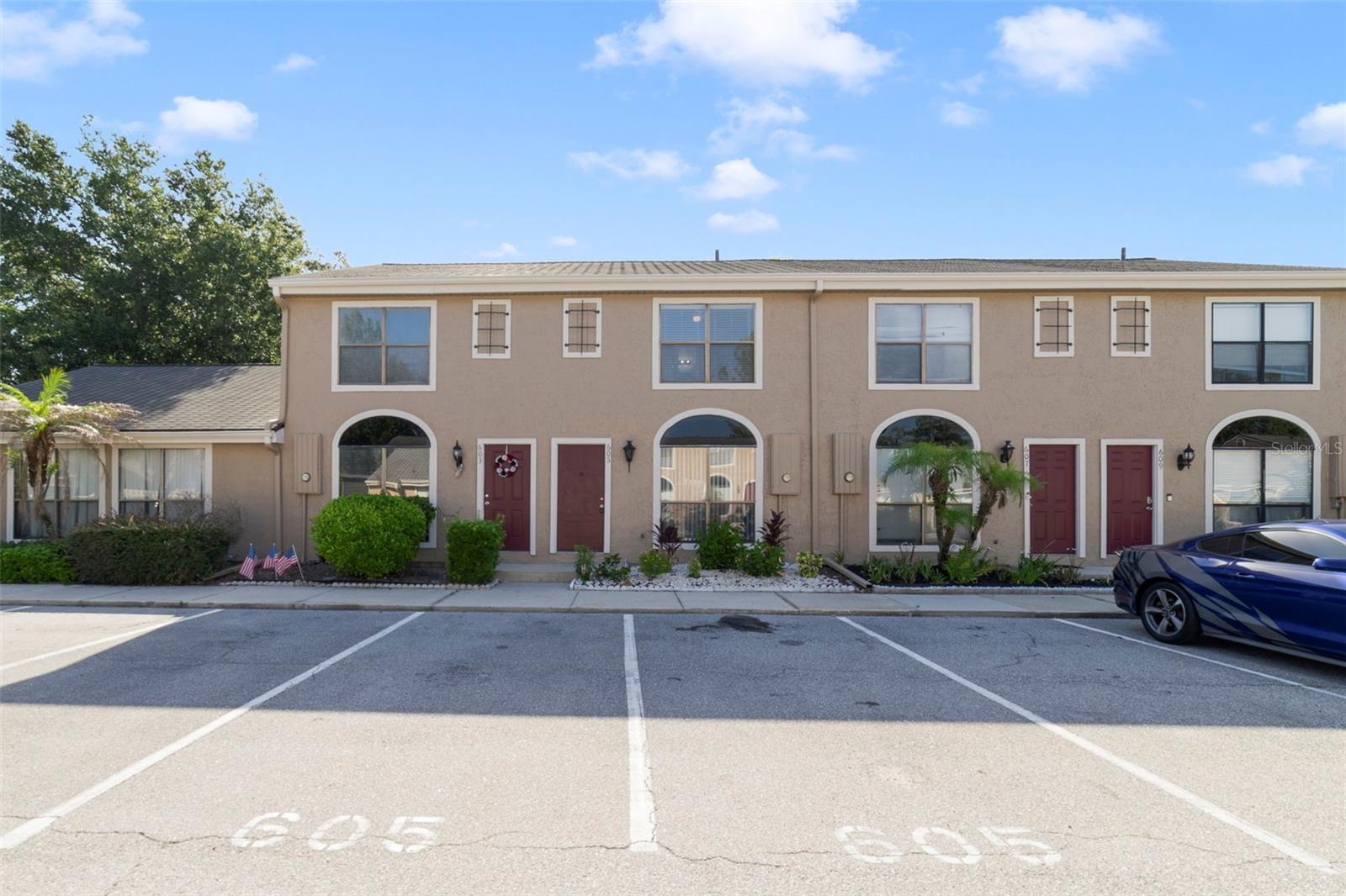 605 Casa Park Court #h Property Photo 1