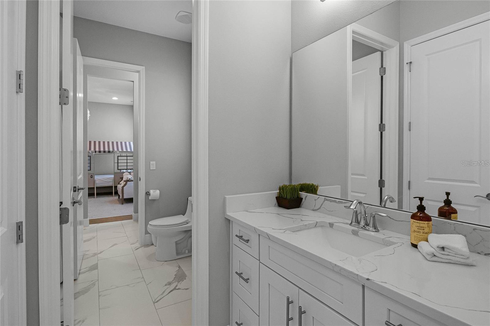 1118 Estancia Woods Loop Property Photo 18