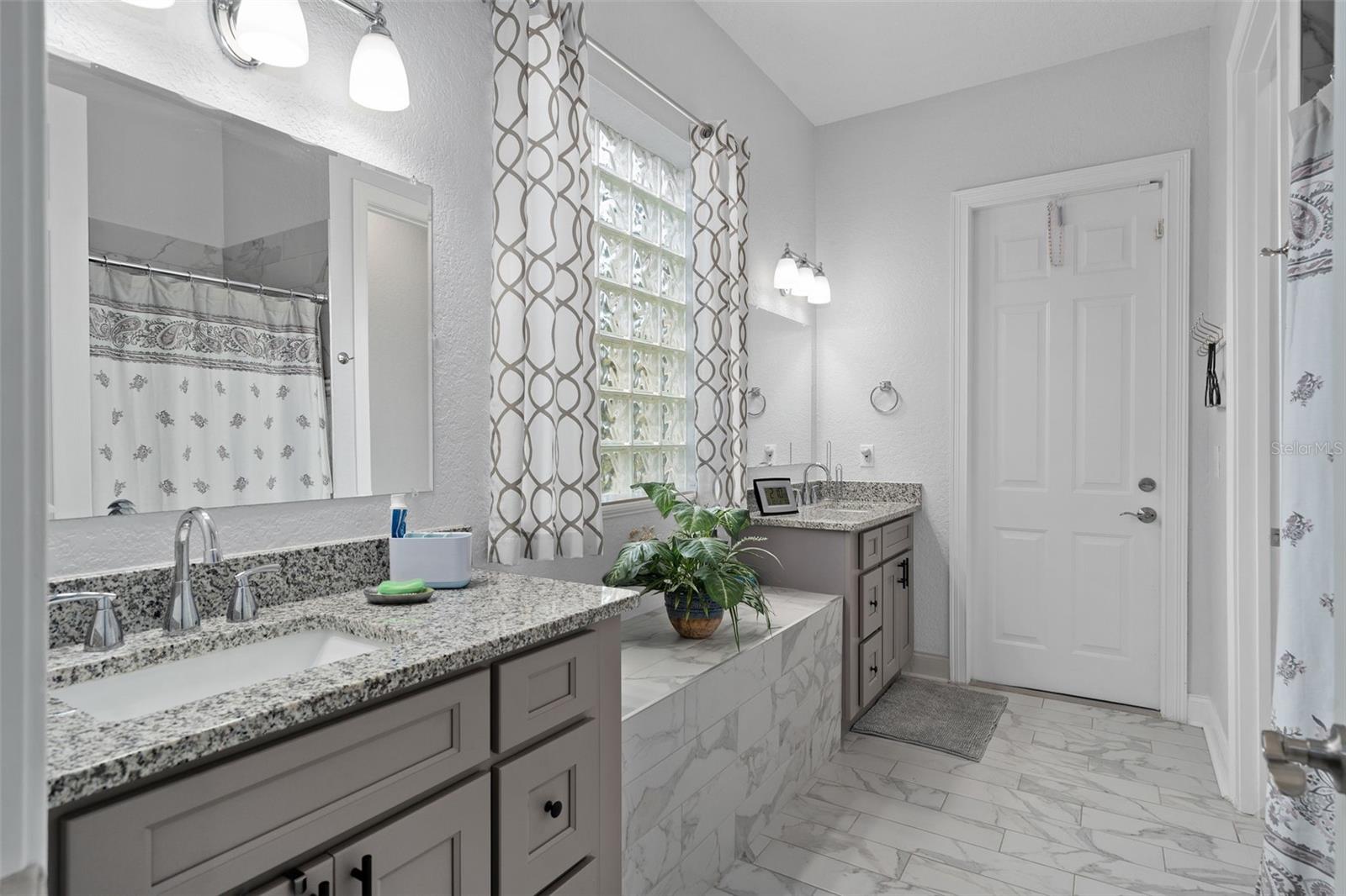 9057 Balmoral Mews Sq Property Photo 24
