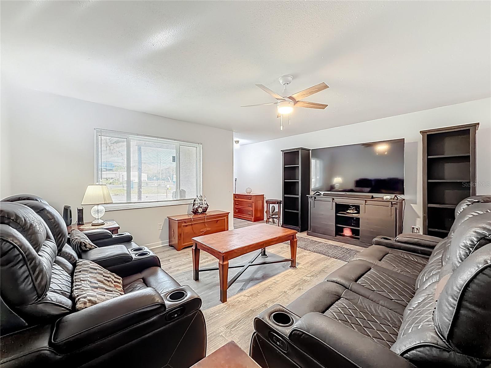 1975 N Scenic Way Property Photo 6