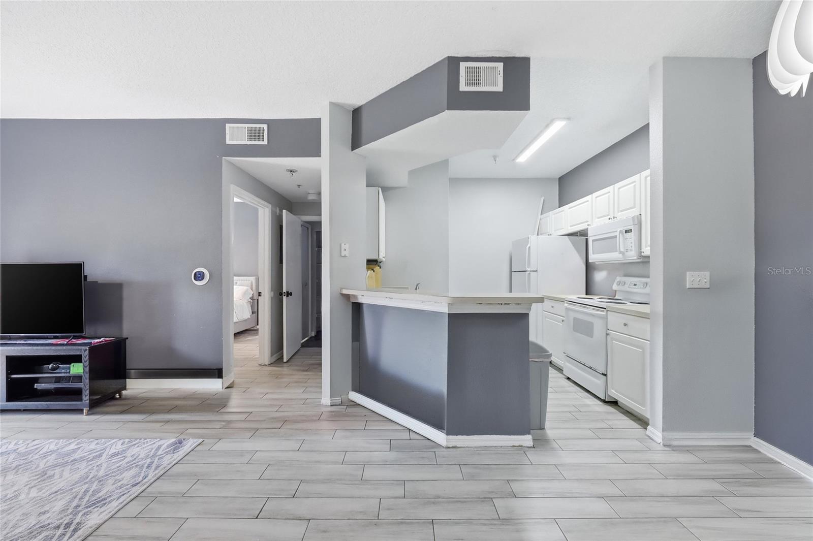 5518 Metrowest Blvd #11-104 Property Photo 9