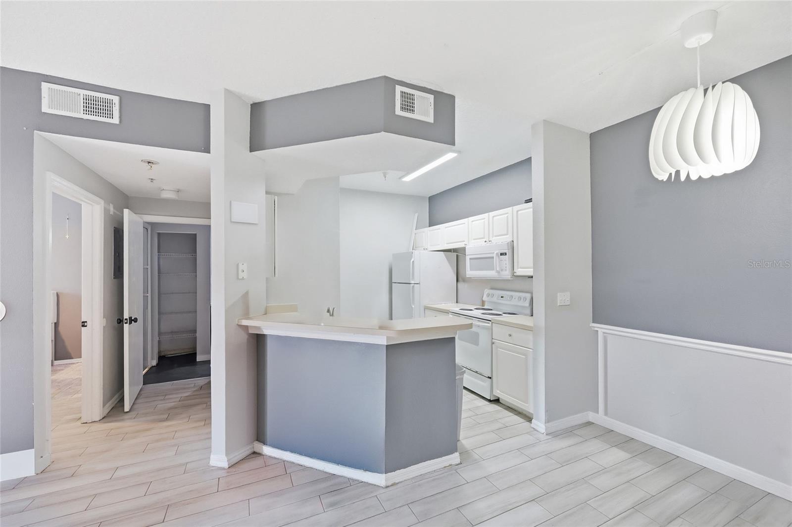 5518 Metrowest Blvd #11-104 Property Photo 10