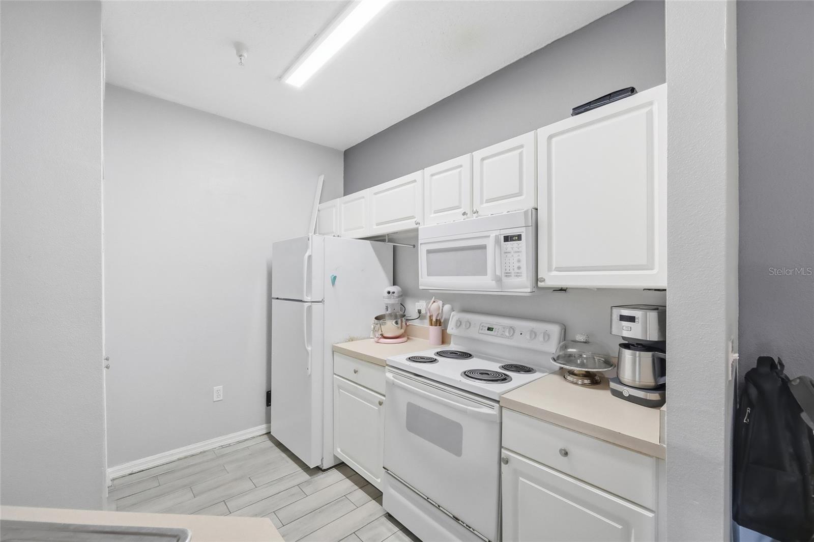 5518 Metrowest Blvd #11-104 Property Photo 11