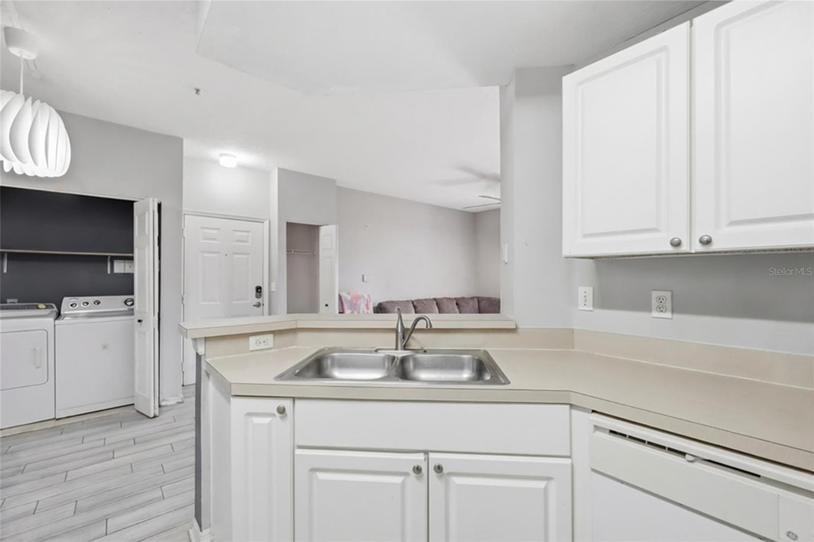5518 Metrowest Blvd #11-104 Property Photo 13