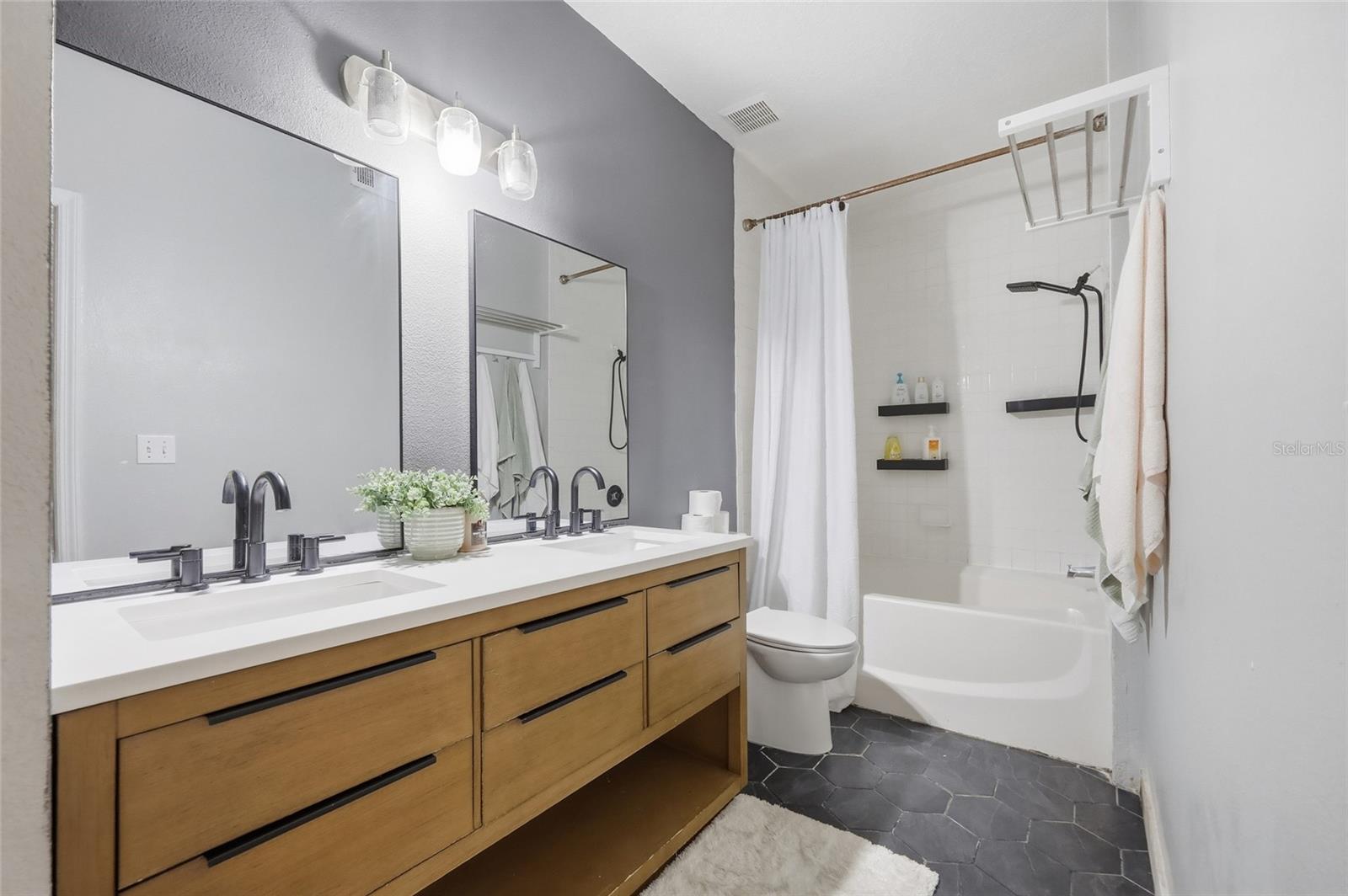 5518 Metrowest Blvd #11-104 Property Photo 18