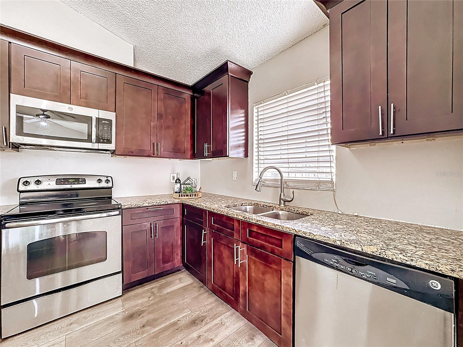 6582 Meritmoor Cir Property Photo 8