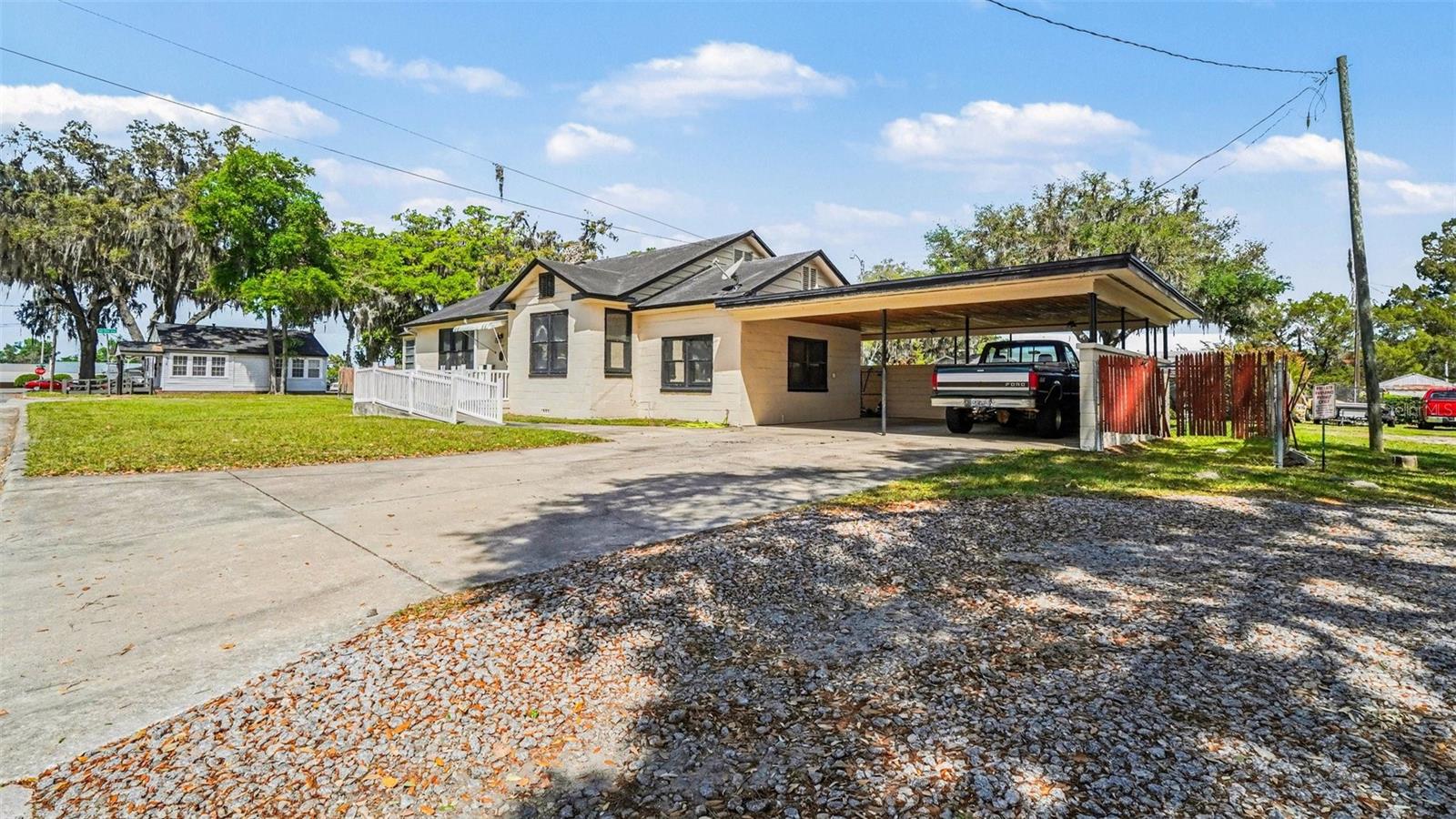 219 Sw 6th St Property Photo 5
