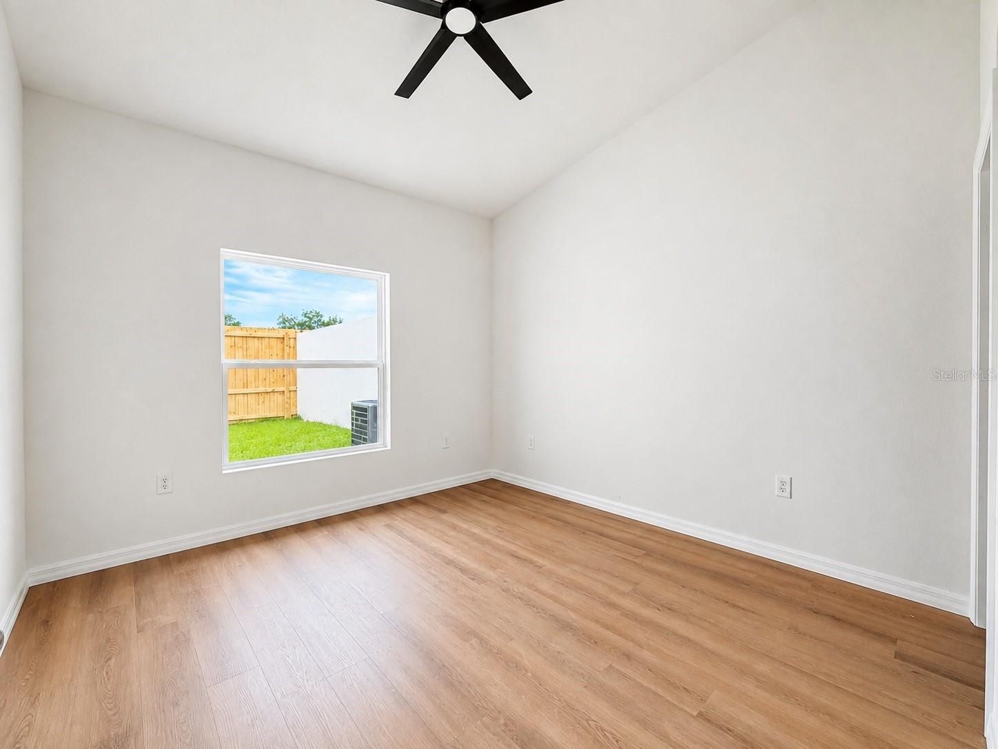 1411 Oak Pl #b Property Photo 6