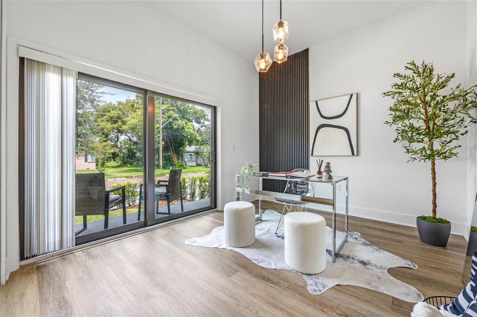 52 W Harding St #a Property Photo 6